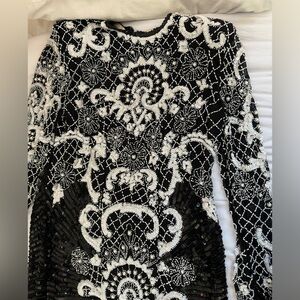 Vintage SWEE LO 1980s 1990s silk beaded art deco b&w dress
Size medium